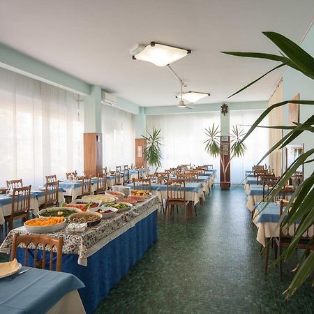 Hotel Madison Riccione Kültér fotó