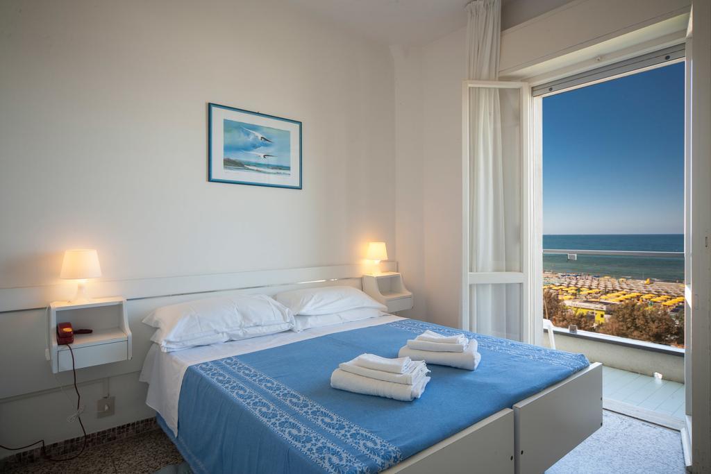 Hotel Madison Riccione Kültér fotó