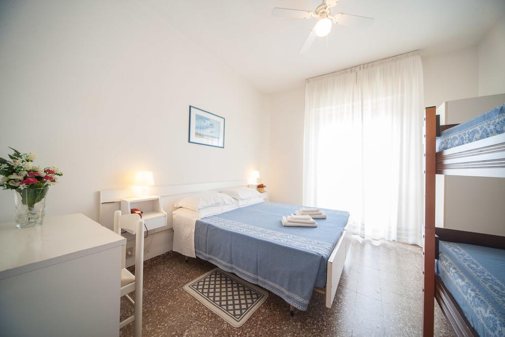 Hotel Madison Riccione Kültér fotó