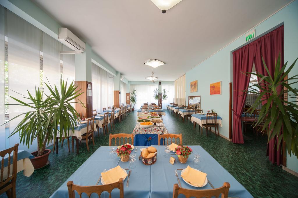 Hotel Madison Riccione Kültér fotó